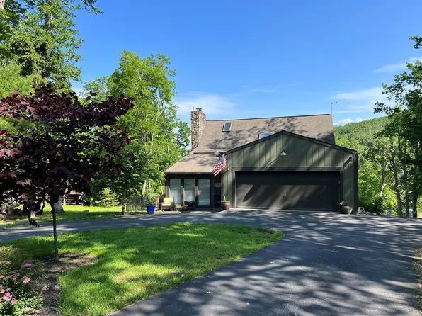 315 Flat Top Lake Rd, Ghent, WV 25843