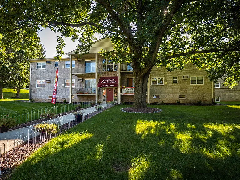 Parkview Apartments — Photo 4