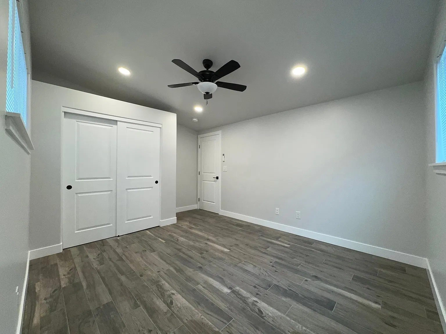 406 Lilac Ln — Photo 2