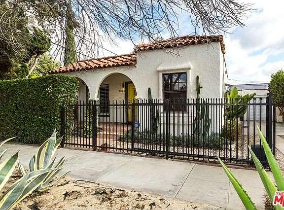 2nd image of 3068 Gracia St
