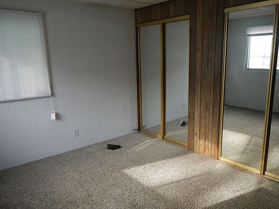 5th image of 1221 E Lewis St