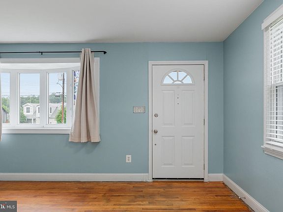 4th image of 6823 Barrett Rd