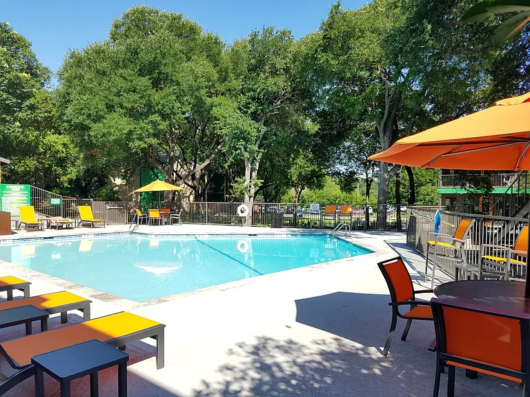 Verde Apartments — Photo 11