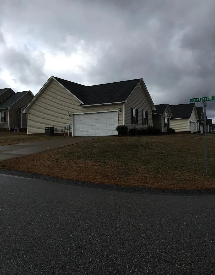 3 bed, 1388 sqft, $1,650 — Photo 2