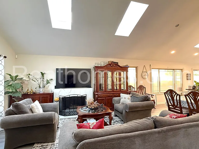 10990 Red Rock Dr — Photo 5