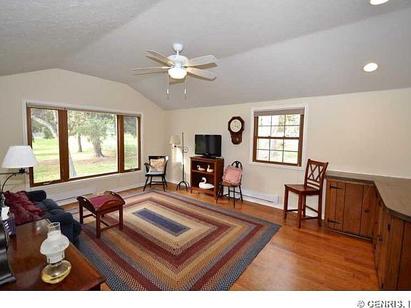 4th image of 17 Margo Dr