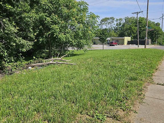 2nd image of 3603 Lake St
