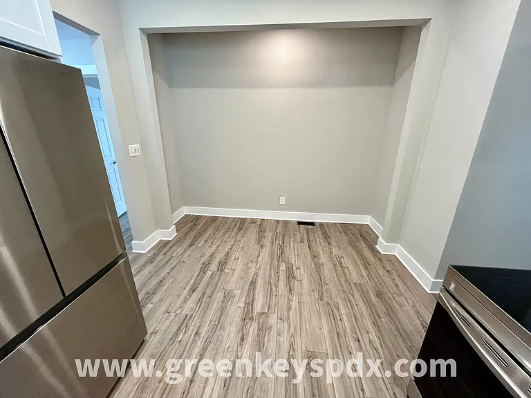 3175 N Kenwood Ave — Photo 13