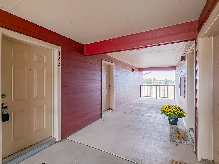 Colima Apartments — Photo 9