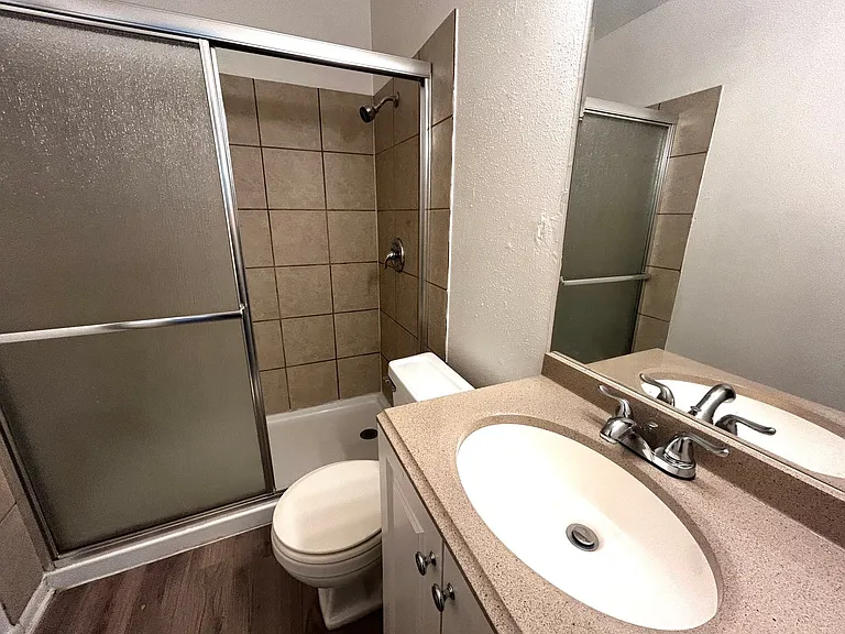 1010 W 23rd St #13 — Photo 17