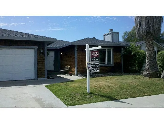 1860 Cerra Vista Dr photo 1
