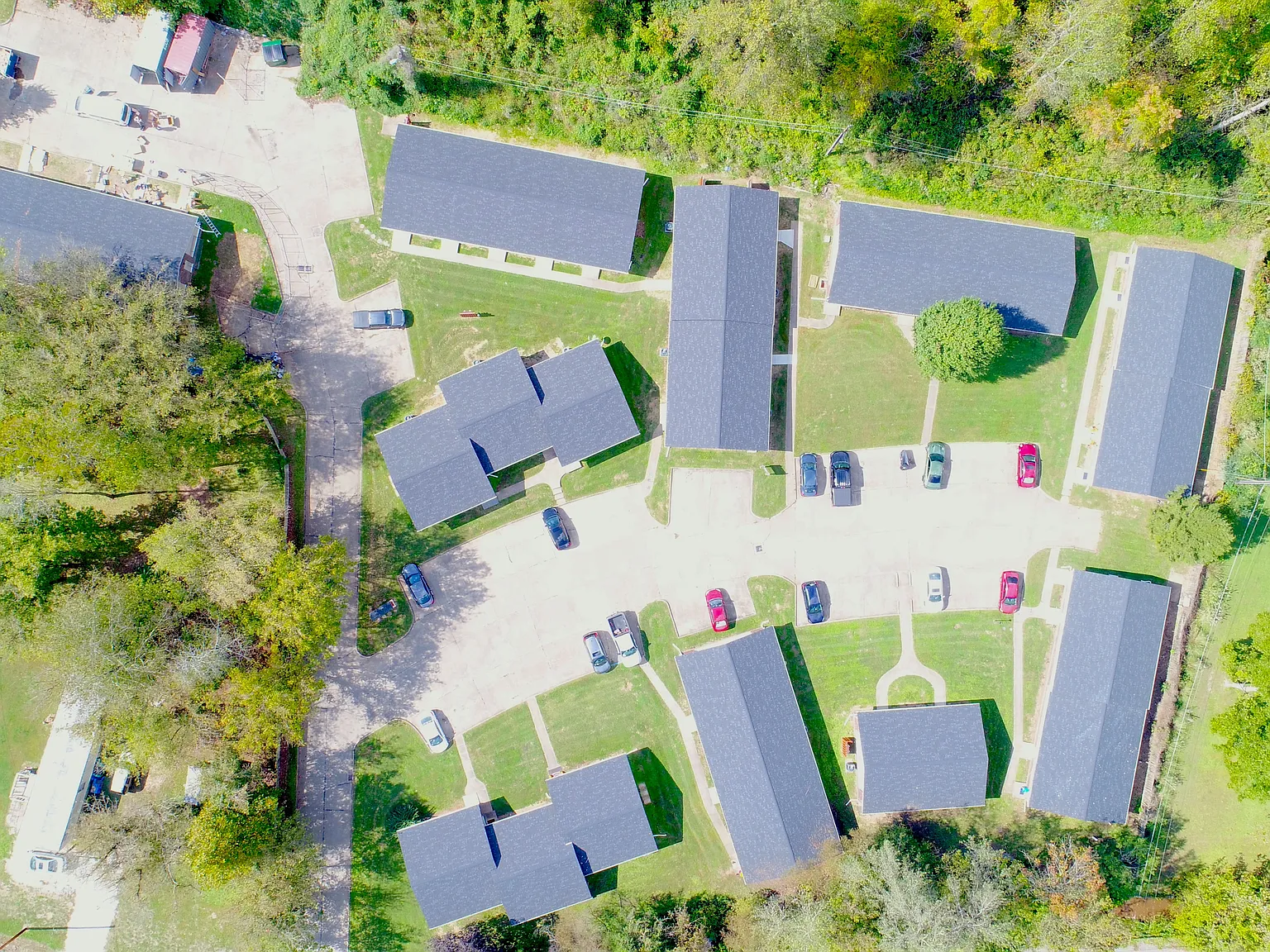 Solon Court — Photo 2