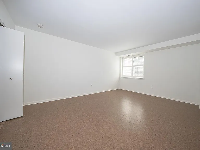 1640 Oakwood Dr #W-216 — Photo 35