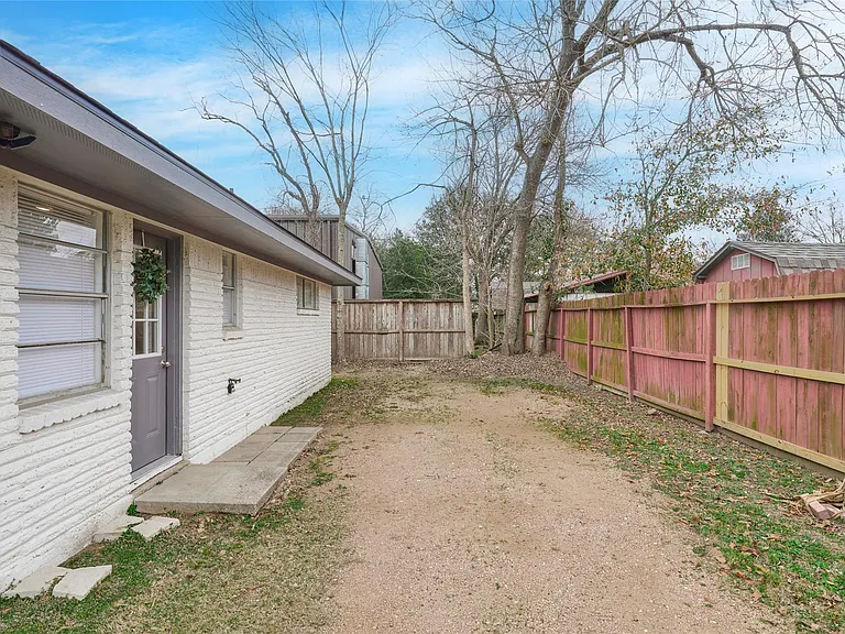 309 S Magnolia St — Photo 25