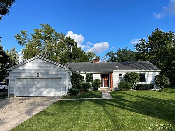 2nd image of 2435 Grant Dr