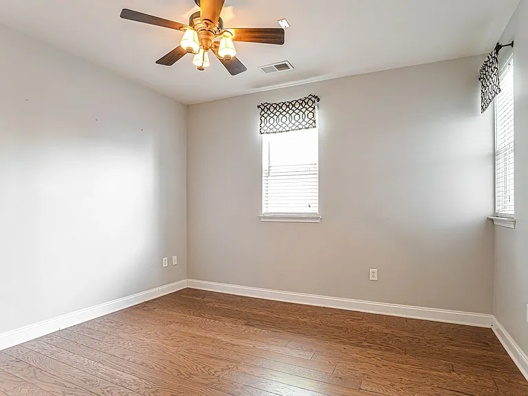 536 Oakland Ave — Photo 8