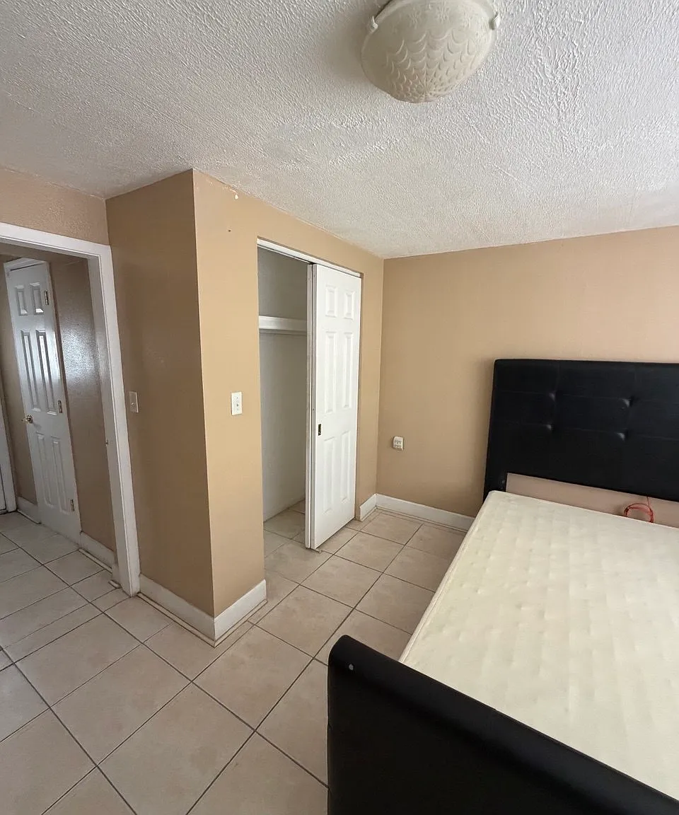 1 bed, 2405 sqft, $800 — Photo 1