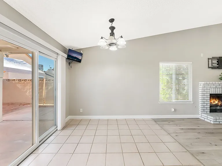 1925 Saint Lawrence Dr — Photo 16