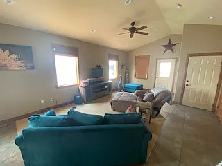 3 bed, 2.0 bath, 1376 sqft, $2,600 — Photo 4