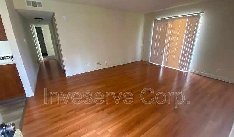 8220 California St #4 — Photo 3