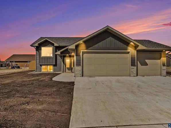 613 Wildwood Ave, Colman, SD 57017