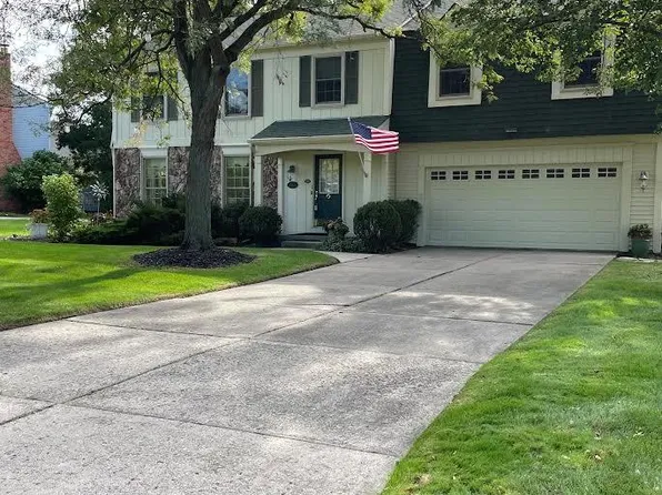 23482 Derby Ln, Farmington Hills, MI 48336
