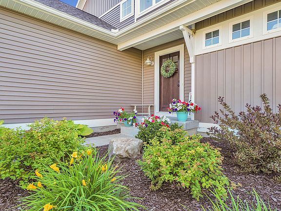 2nd image of 3426 Camrose Drive
