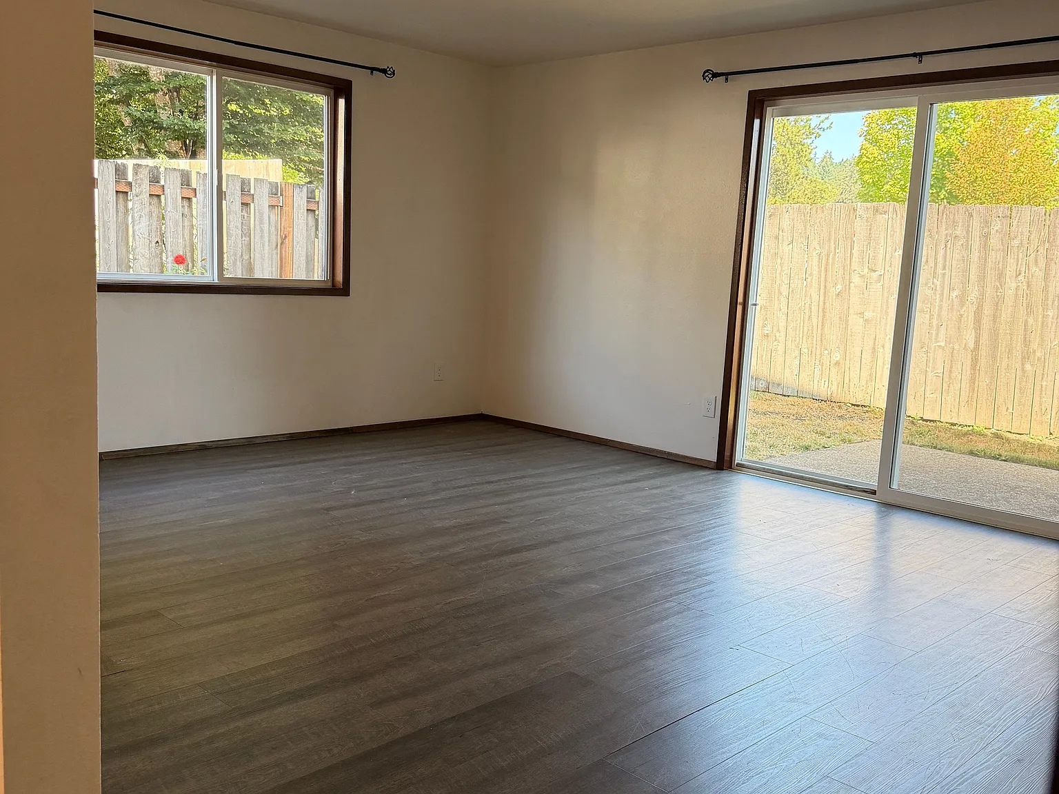 3 bed, 1.5 bath, 1200 sqft, $2,400 — Photo 4