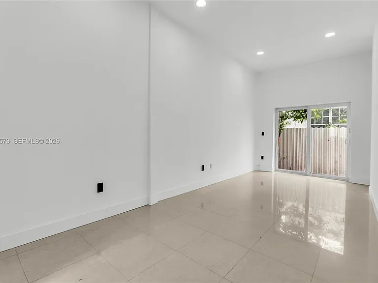 1011 SW 7th St #2 — Photo 29