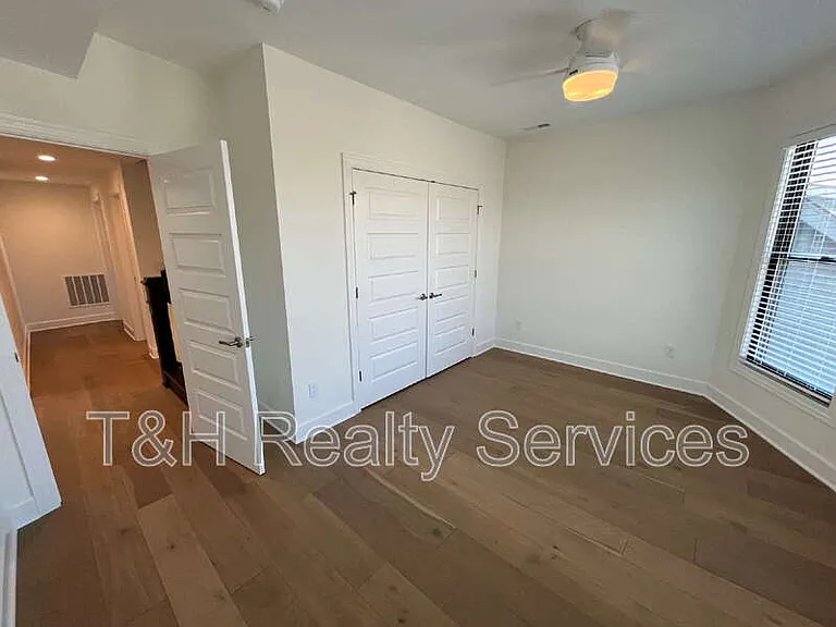 822 Union St — Photo 12
