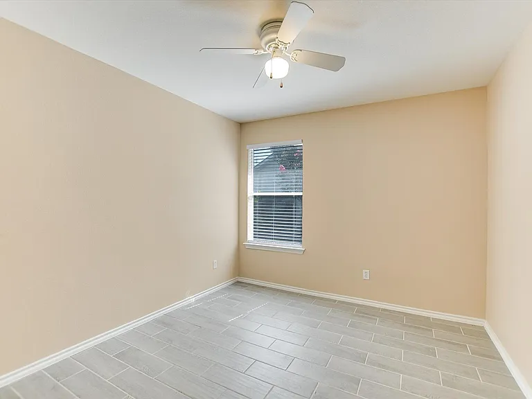 318 Phillips St — Photo 15