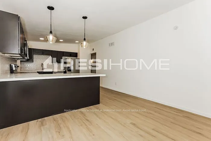 1314 E Del Rio Dr — Photo 6