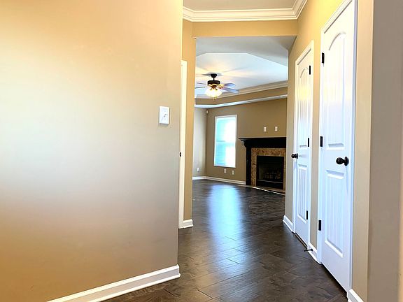 3rd image of 932 Tanager Ct