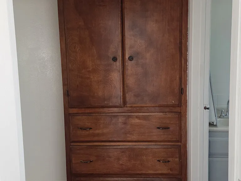 462 Clifton Ave — Photo 5