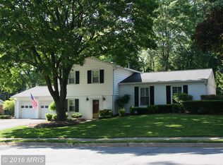 908 Country Club Dr NE, Vienna, VA 22180