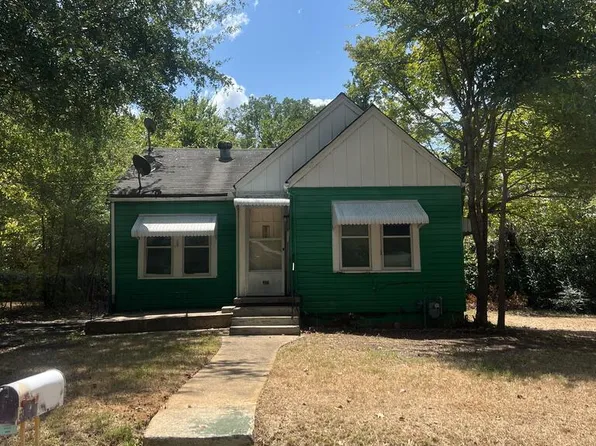 916 W Campbell St, Palestine, TX 75801