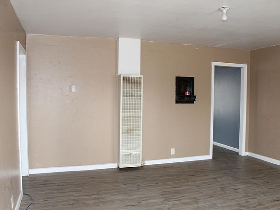 3rd image of 16 Crockett Dr