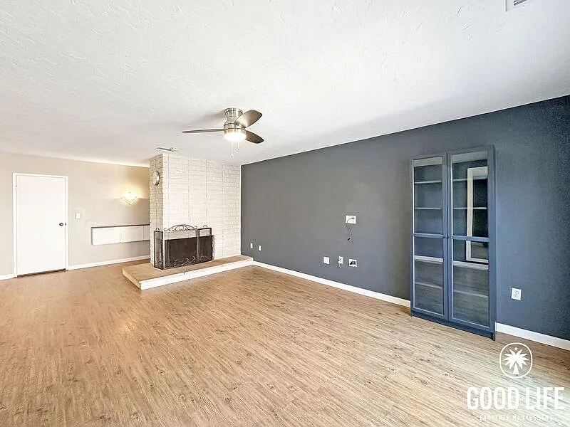 3 bed, 2.0 bath, 1334 sqft, $4,500 — Photo 4