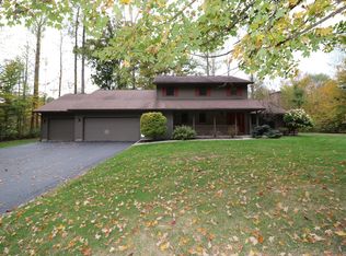 226 Lakeshore Dr, Batesville, IN 47006