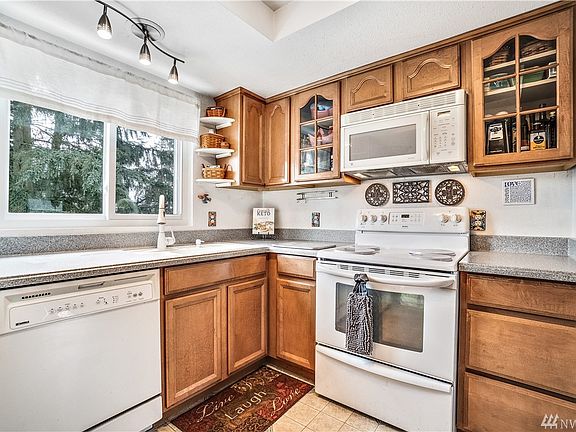 2nd image of 12217 NE 139th Pl