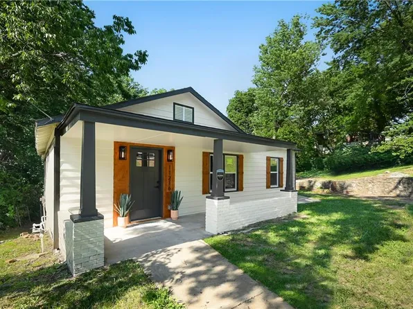 11216 Felton St, Sugar Creek, MO 64054