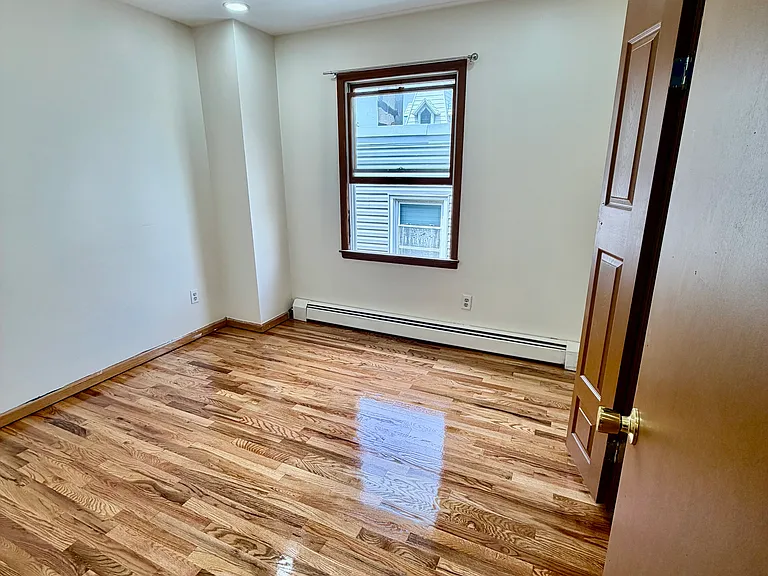 110 Humphrey Ave #2 — Photo 5