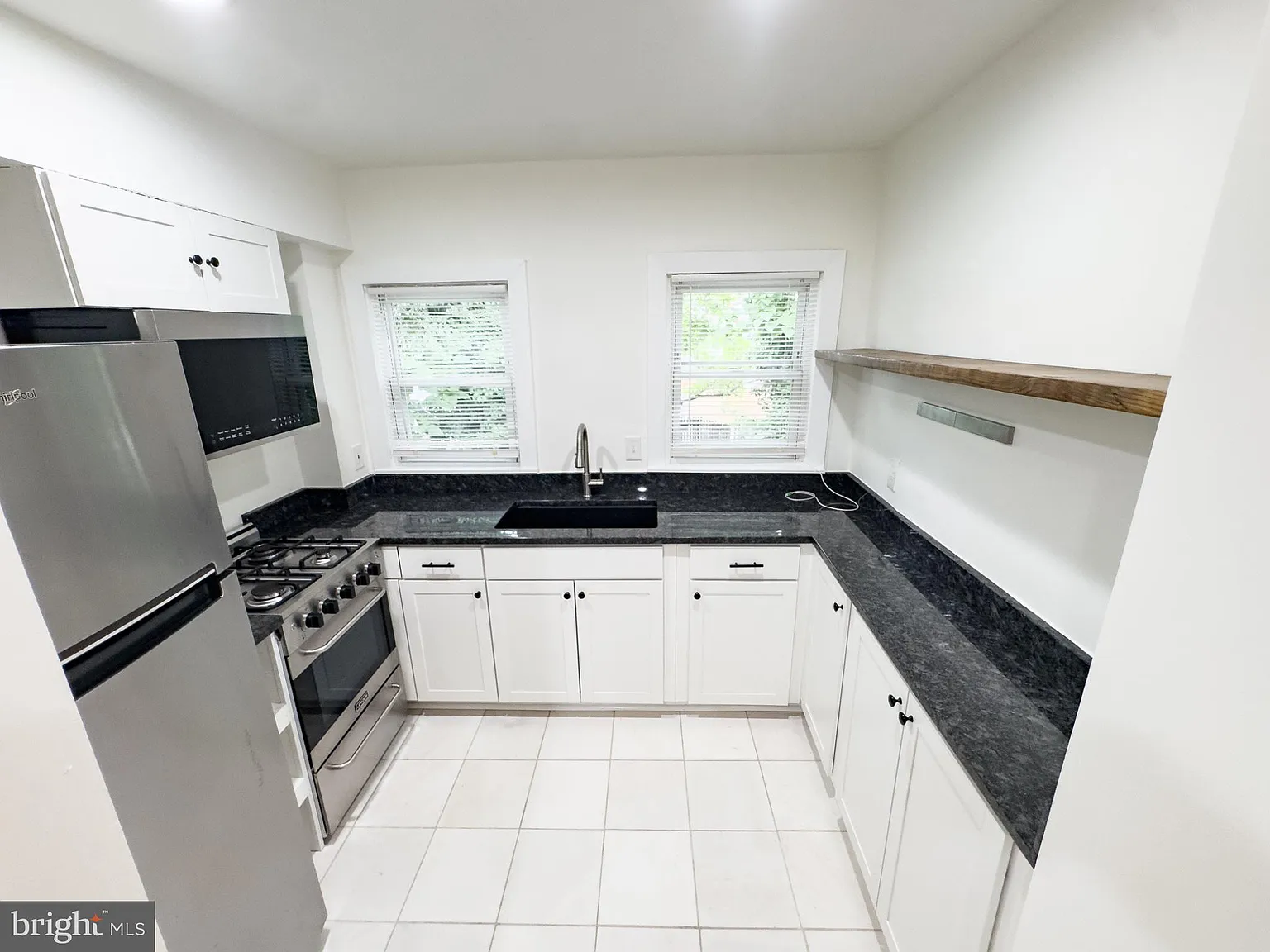 1 bed, 1.0 bath, 800 sqft, $1,900 — Photo 2