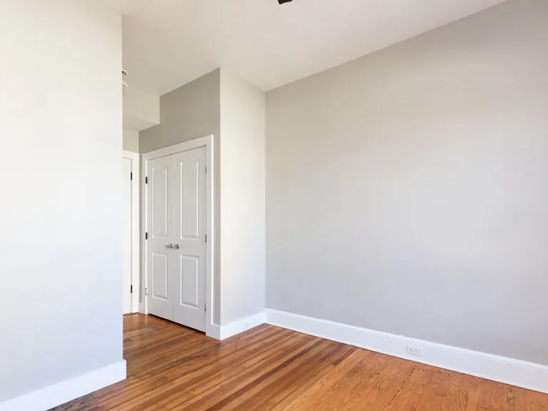 939 W Grace St — Photo 8