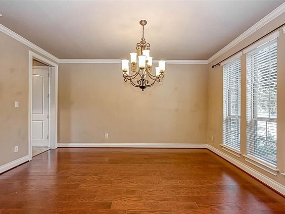 4th image of 27415 Blinkwood Park
