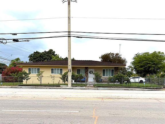 3rd image of 3900 SW 67th Ave