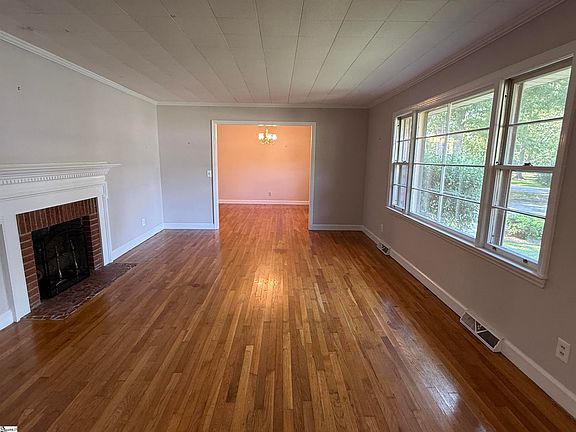3rd image of 307 Spruce St