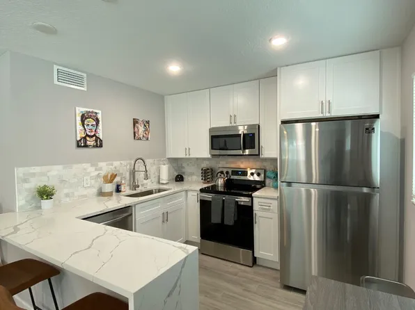 1600 8th St APT 106, Sarasota, FL 34236