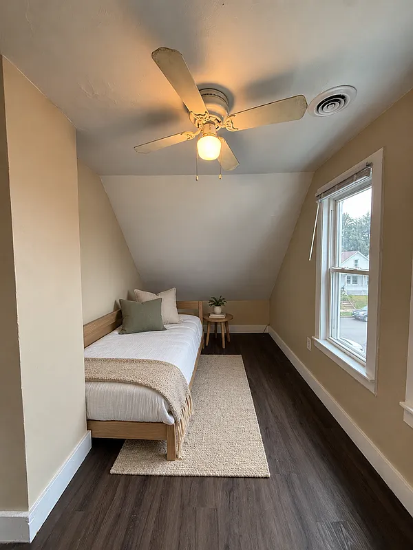 3 bed, 1.0 bath, $999 — Photo 3