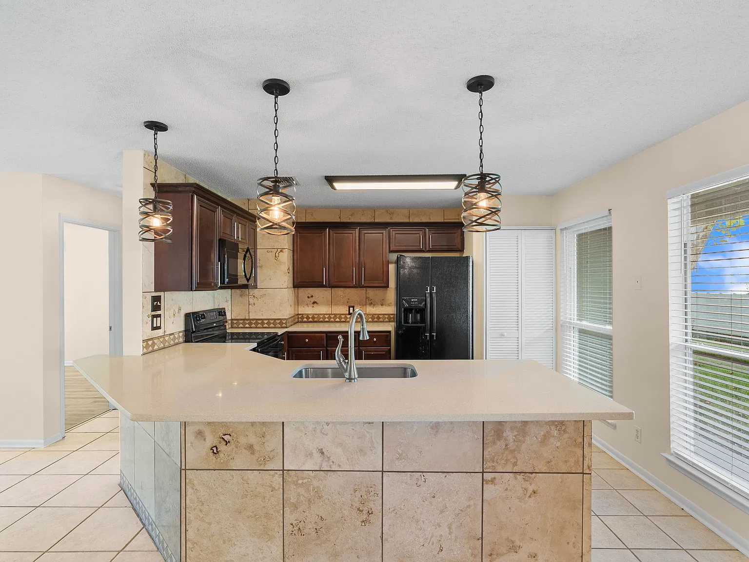 2 bed, 1029 sqft, $1,500 — Photo 4